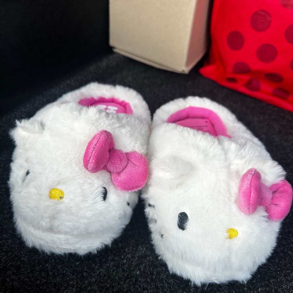 Hello Kitty White and Pink Fuzzy Slippers- size 11/12 girls